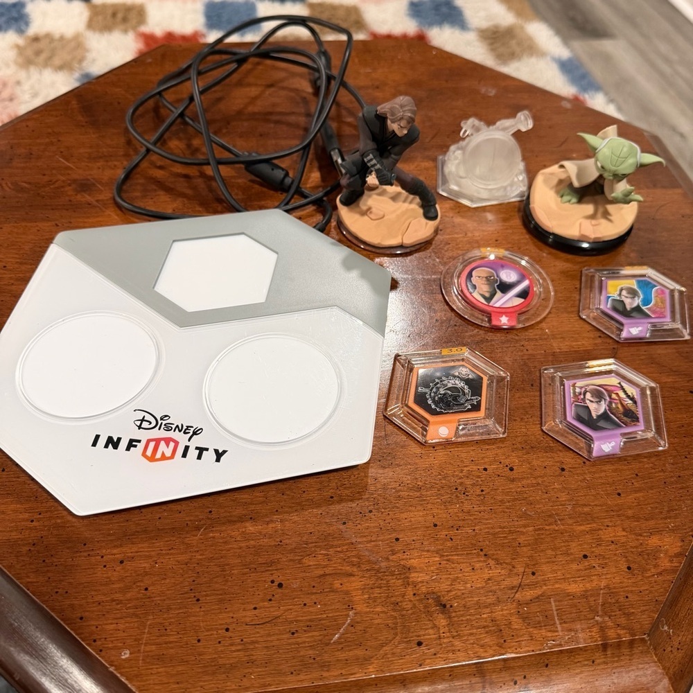 Disney Infinity 3.0 Portal Base Xbox 360 Star Wars Yoda Anakin Figures